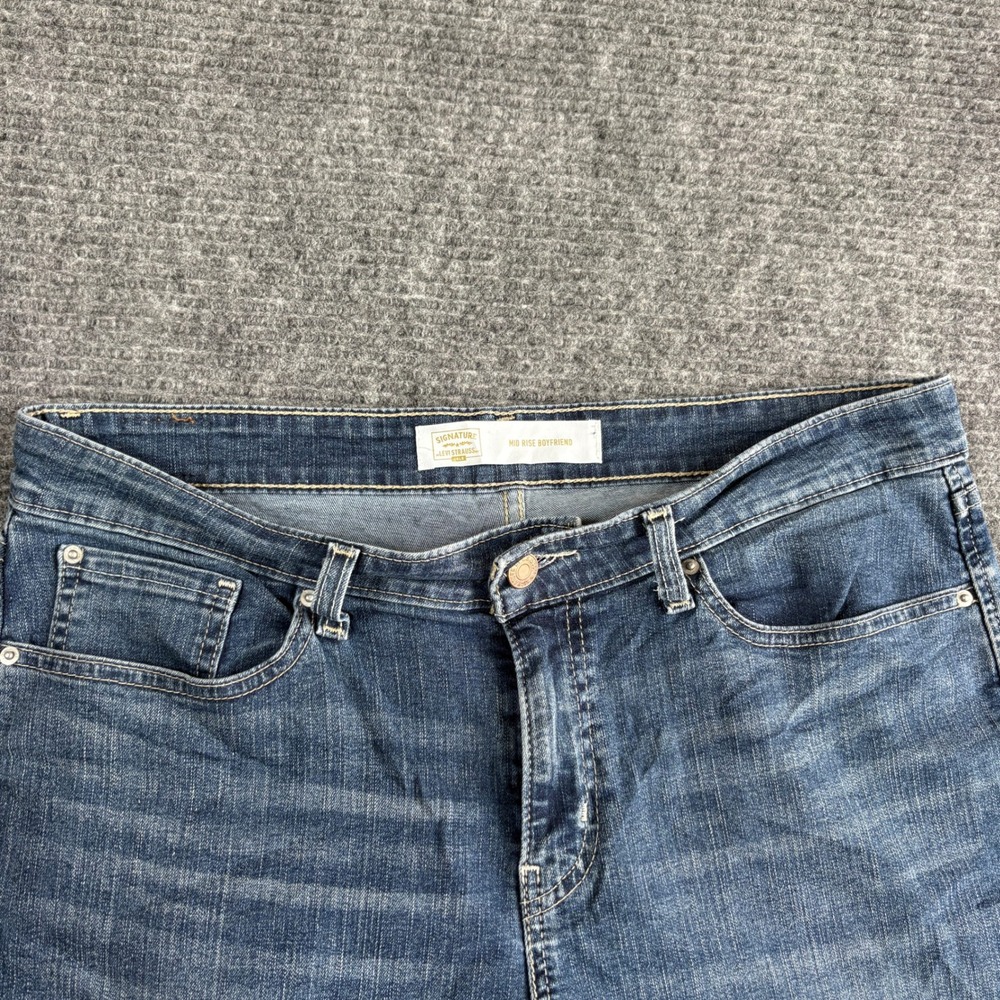 Signature by Levi Strauss Mid Rise Boyfriend Jeans Blue Medium Wash Size 14 W32 - Picture 2 of 7